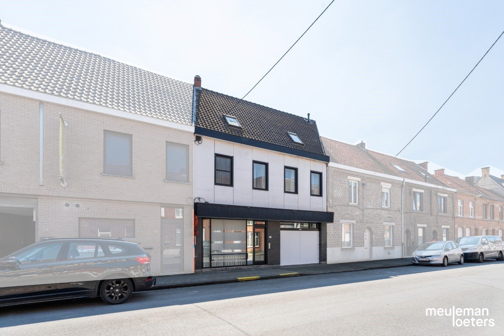 Ruime rijwoning nabij het commercieel centrum van Roeselare foto 26