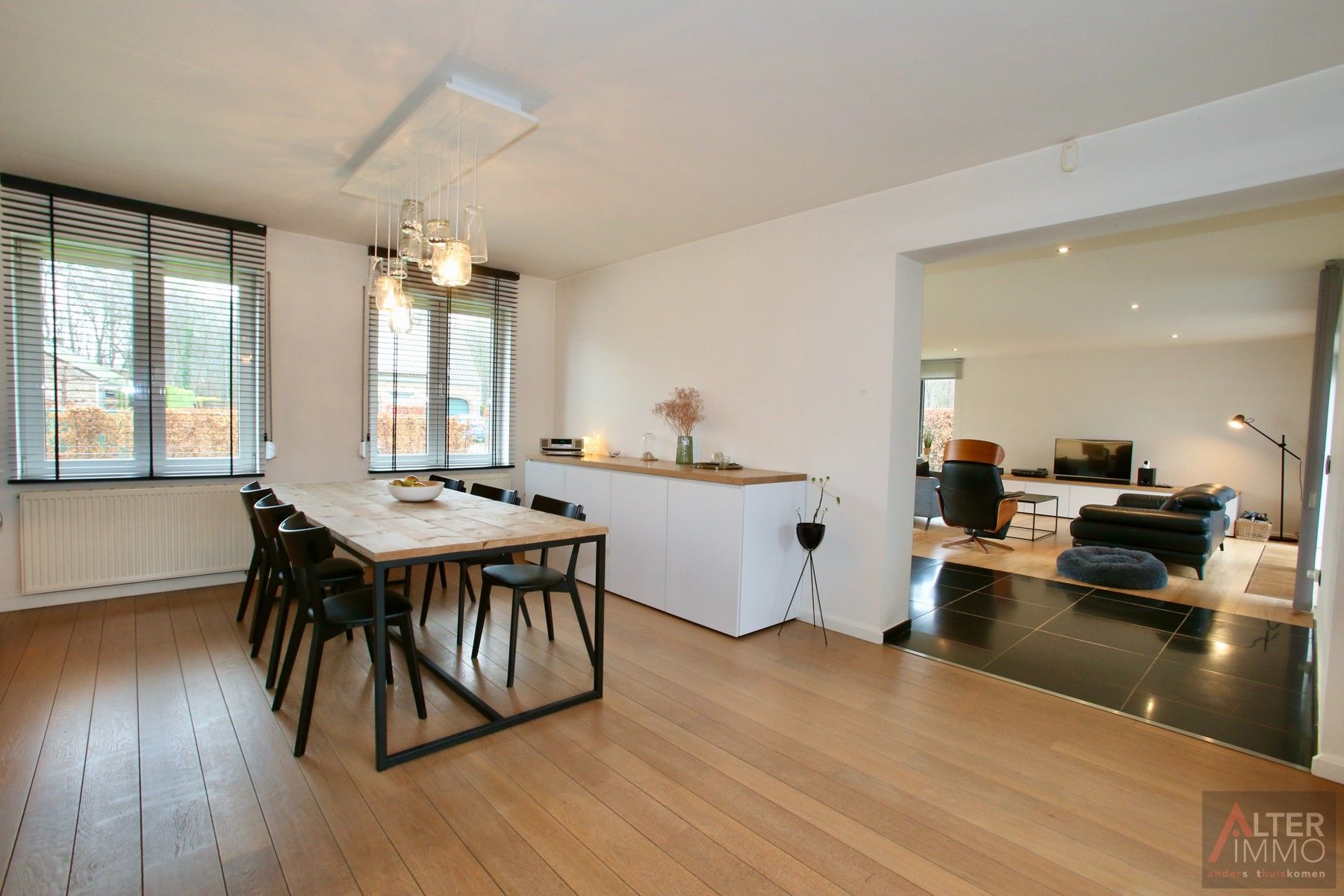 VERKOCHT! Instapklaar, gerenoveerd landhuis (205m2 NBO) met 3 slaapkamers, inpandige garage, zonnepanelen en een uitstekend EPC op een perceel van 8a 16ca - uitstekende ligging vlakbij Zolder centrum. foto 3