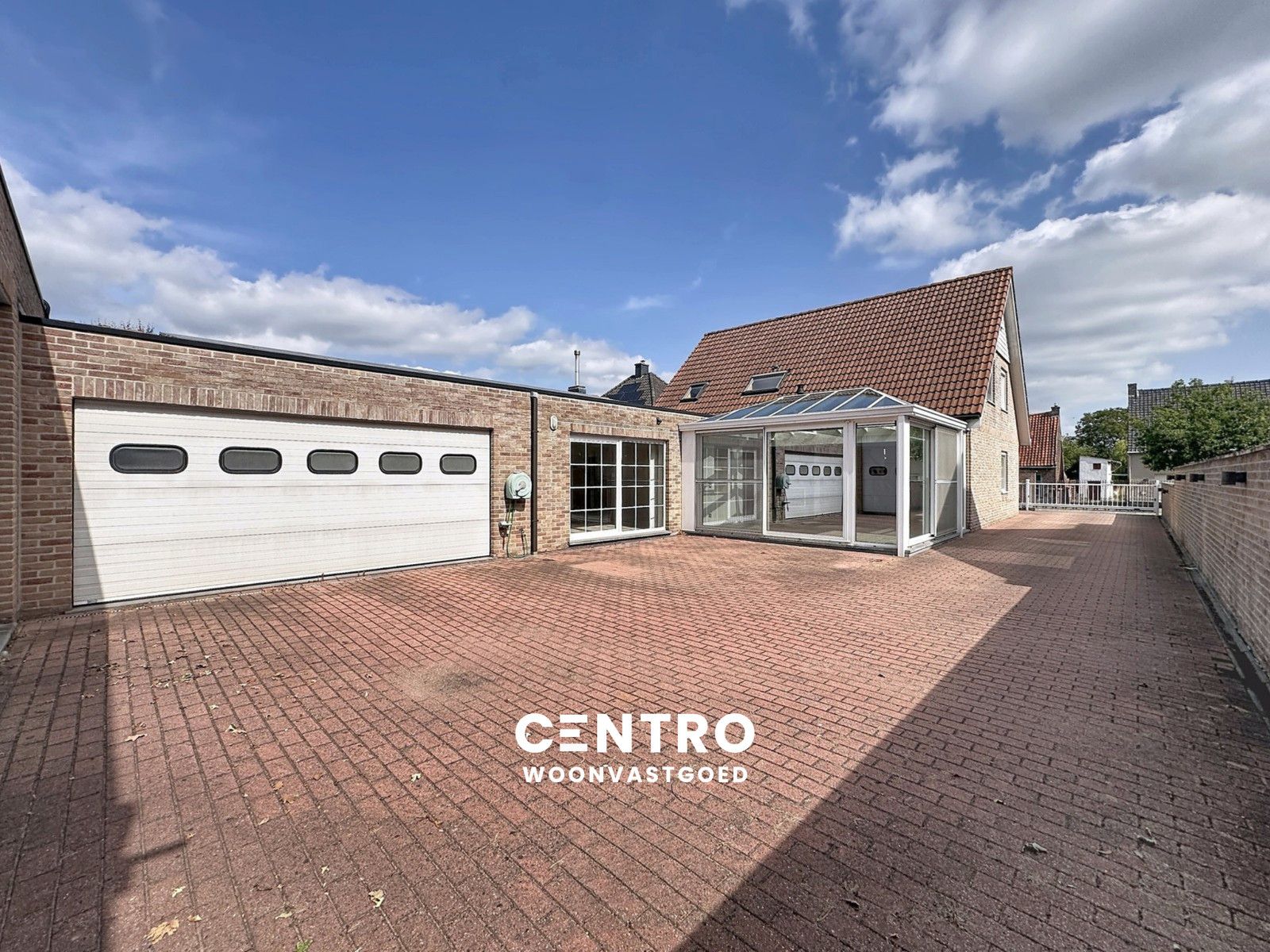 Ruime woning met opslagruimte in aangename omgeving!