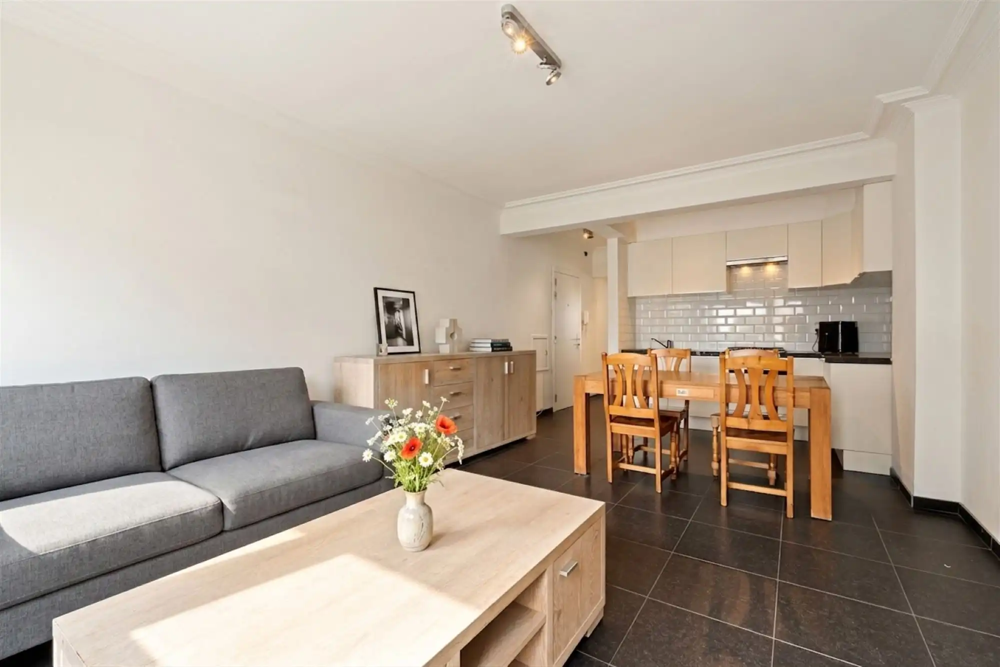 Instapklaar zonnig appartement in centrum en vlak aan de dijk! foto 4