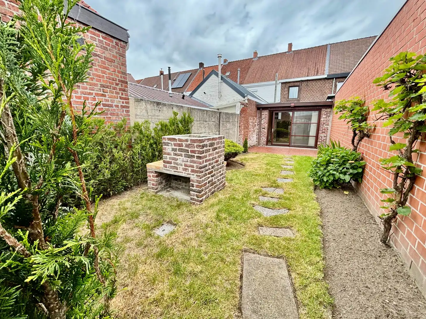 Gezellige rijwoning met tuin en garage foto 11