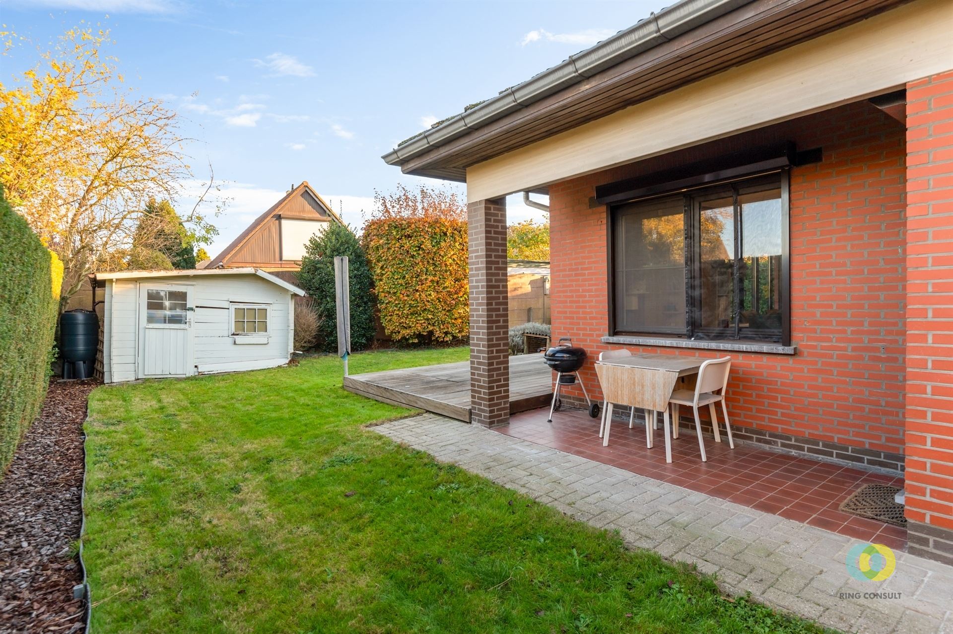 Residentieel gelegen bungalow met garage foto 9