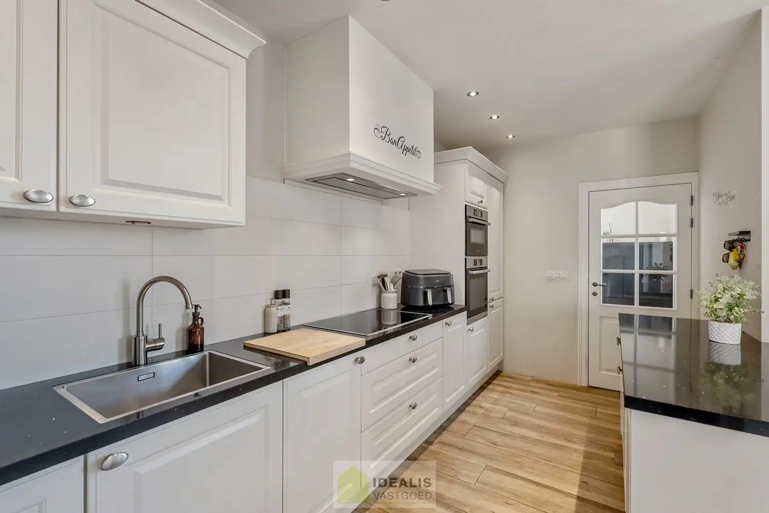 IDEALIS VASTGOED - Prachtige stijlvolle woning met 2 tot 3 slaapkamers op gegeerde locatie! foto 15