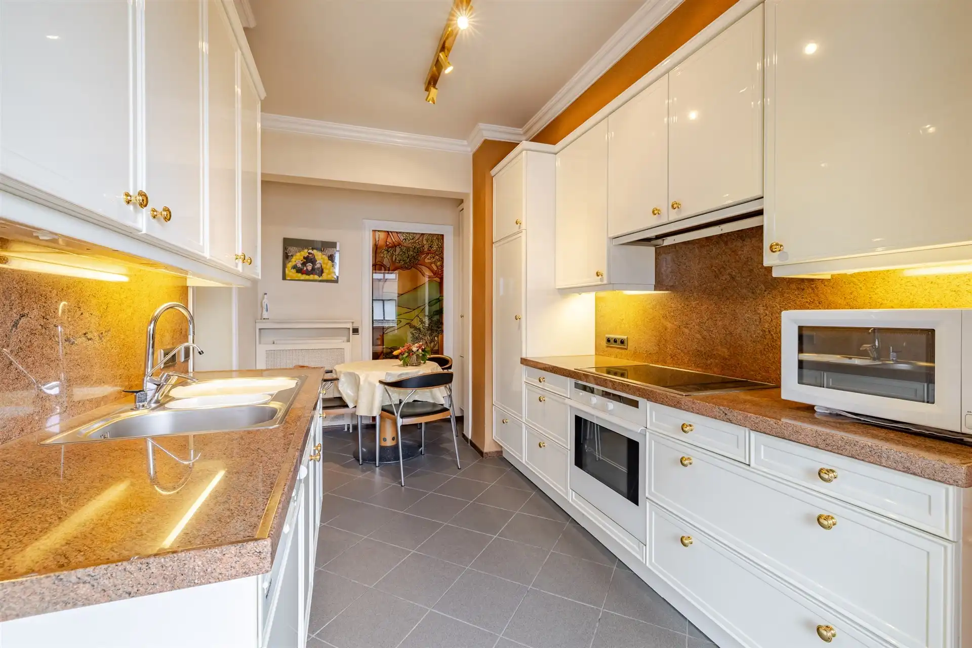 Appartement met 3 slaapkamers en zicht op de grote markt foto 6
