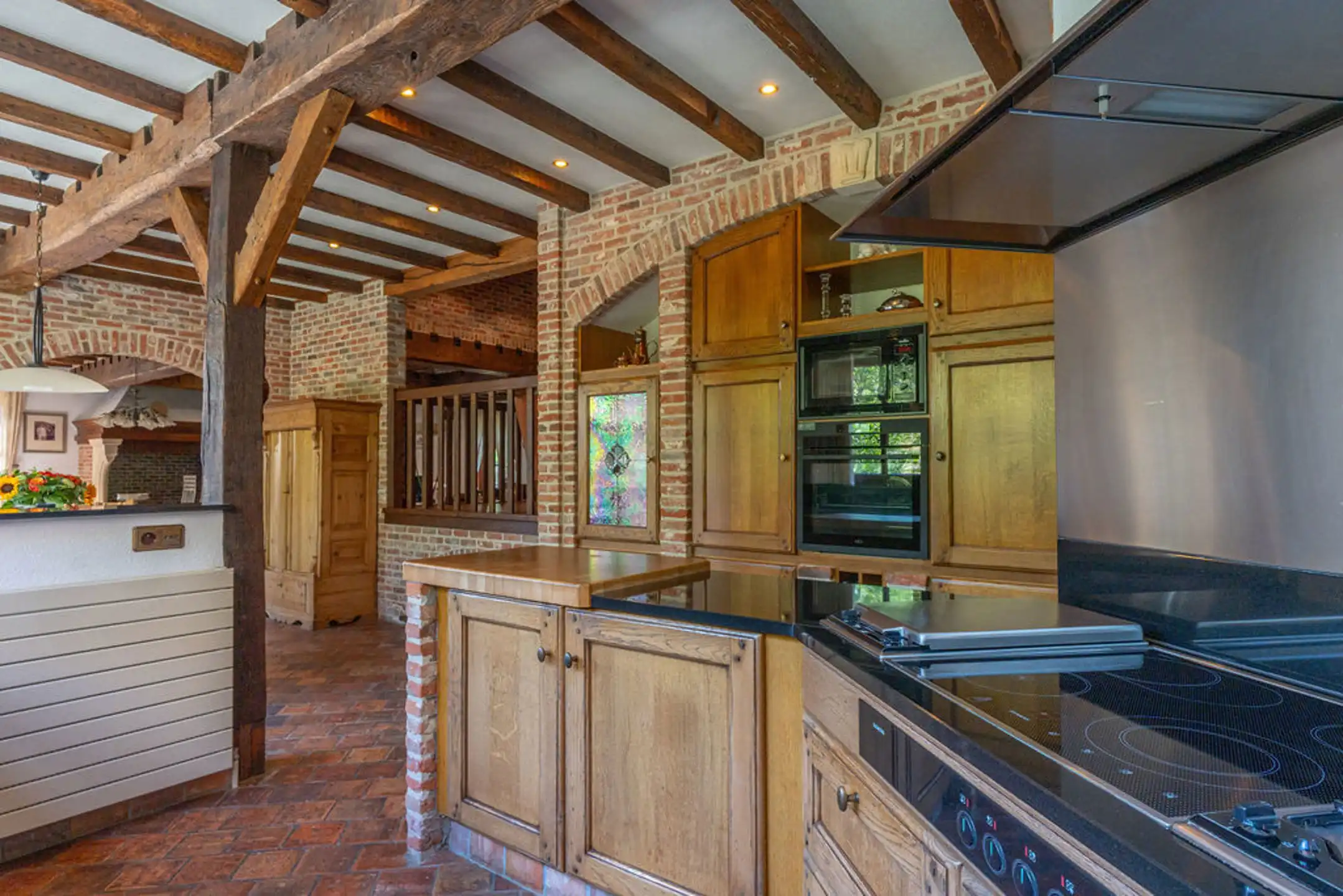 Ruime villa met 6 slpk op 2.295 m² grond met veel privacy foto 24