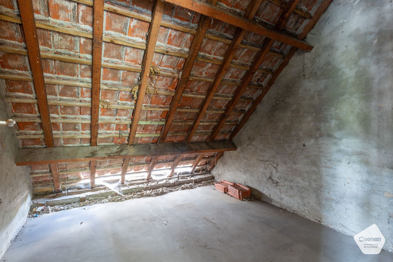 TE RENOVEREN STEVIGE HALF-OPEN WONING op CENTRALE LIGGING met 4 slaapkamers en GARAGE foto 15