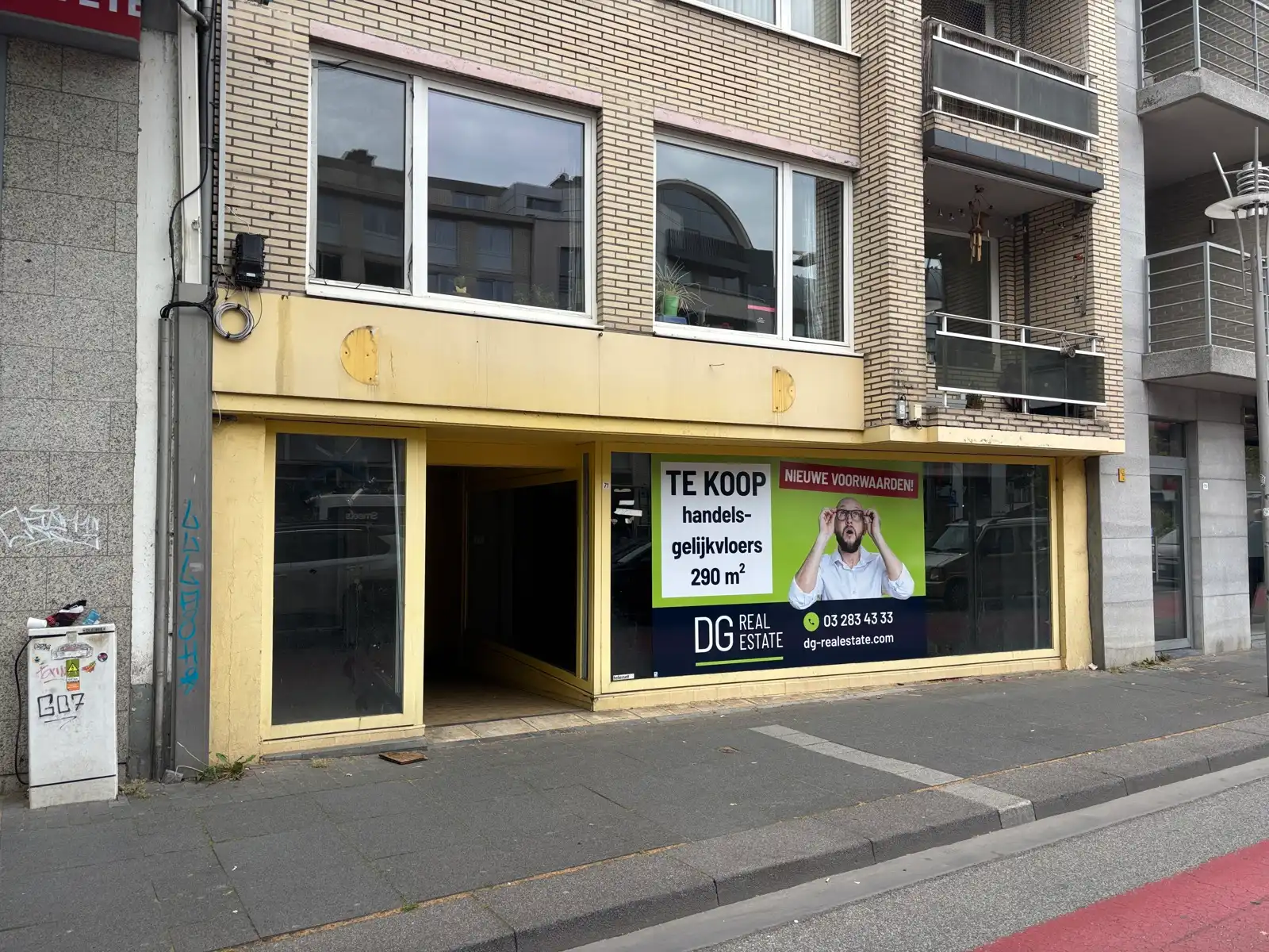Handelsruimte 290 m² te koop op Europalaan Genk foto {{pictureIndex}}