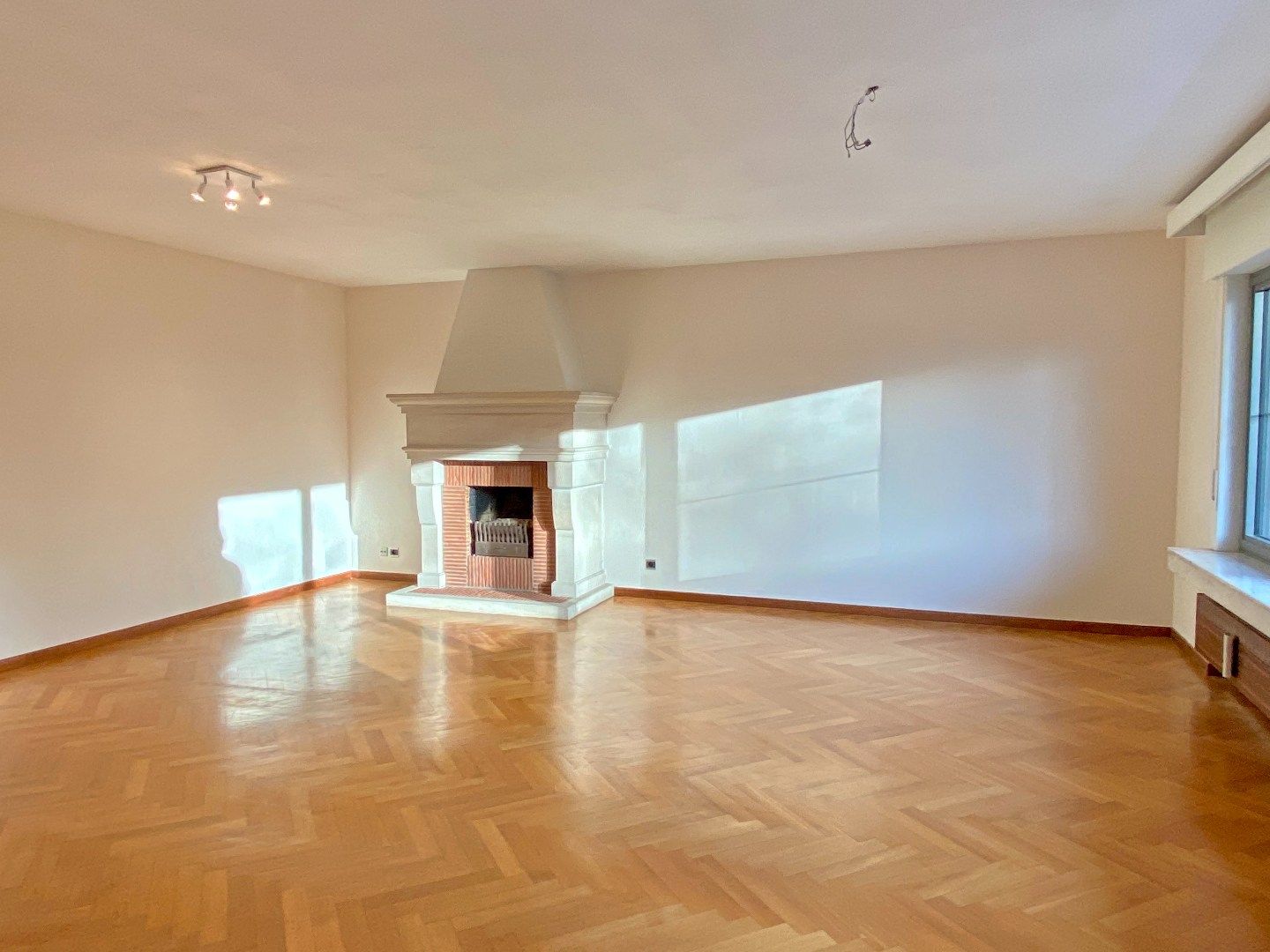 Ruim en licht appartement met prachtig zicht op groen 🌿: 2 slpk en bureau + garage + terras en tuin + extra ruimte foto 5