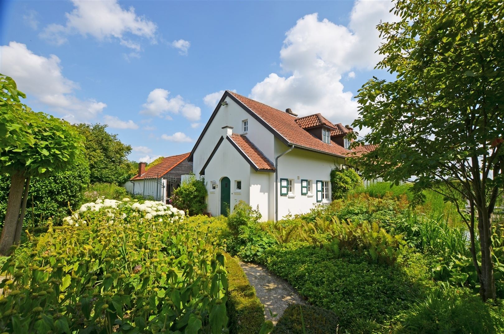 Landelijk gelegen vierkantshoeve op ±1.4Ha foto 2