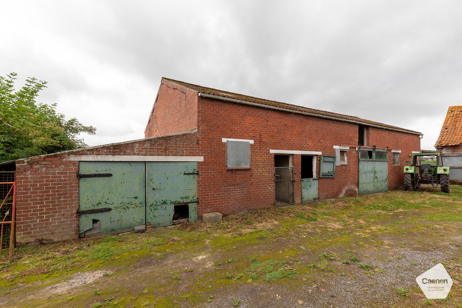 Te Renoveren Authentieke Hoeve met bijgebouwen in oase van groen en prachtige vergezichten foto 3