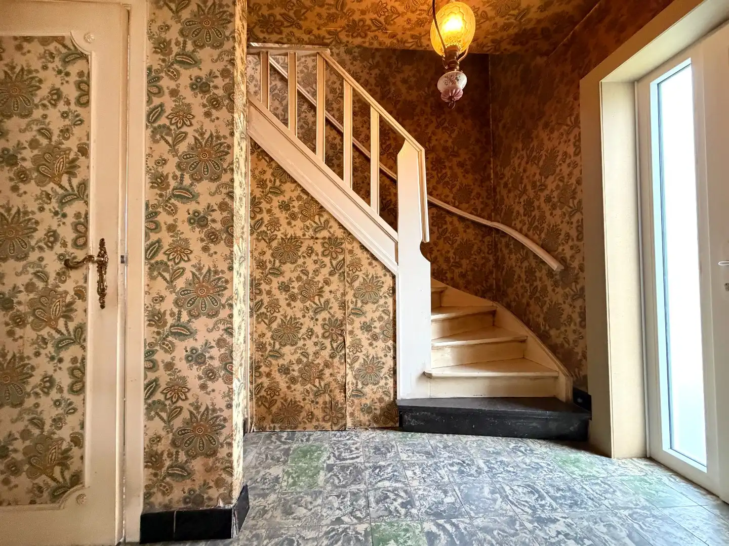 Te renoveren halfopen bebouwing met garage te koop in Harelbeke foto 4