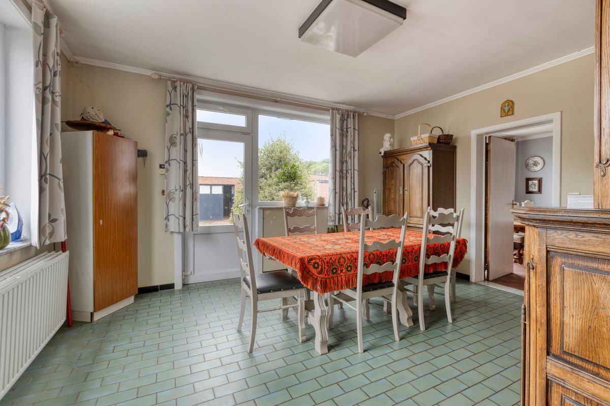 Landelijke woning met 2 loodsen foto 8