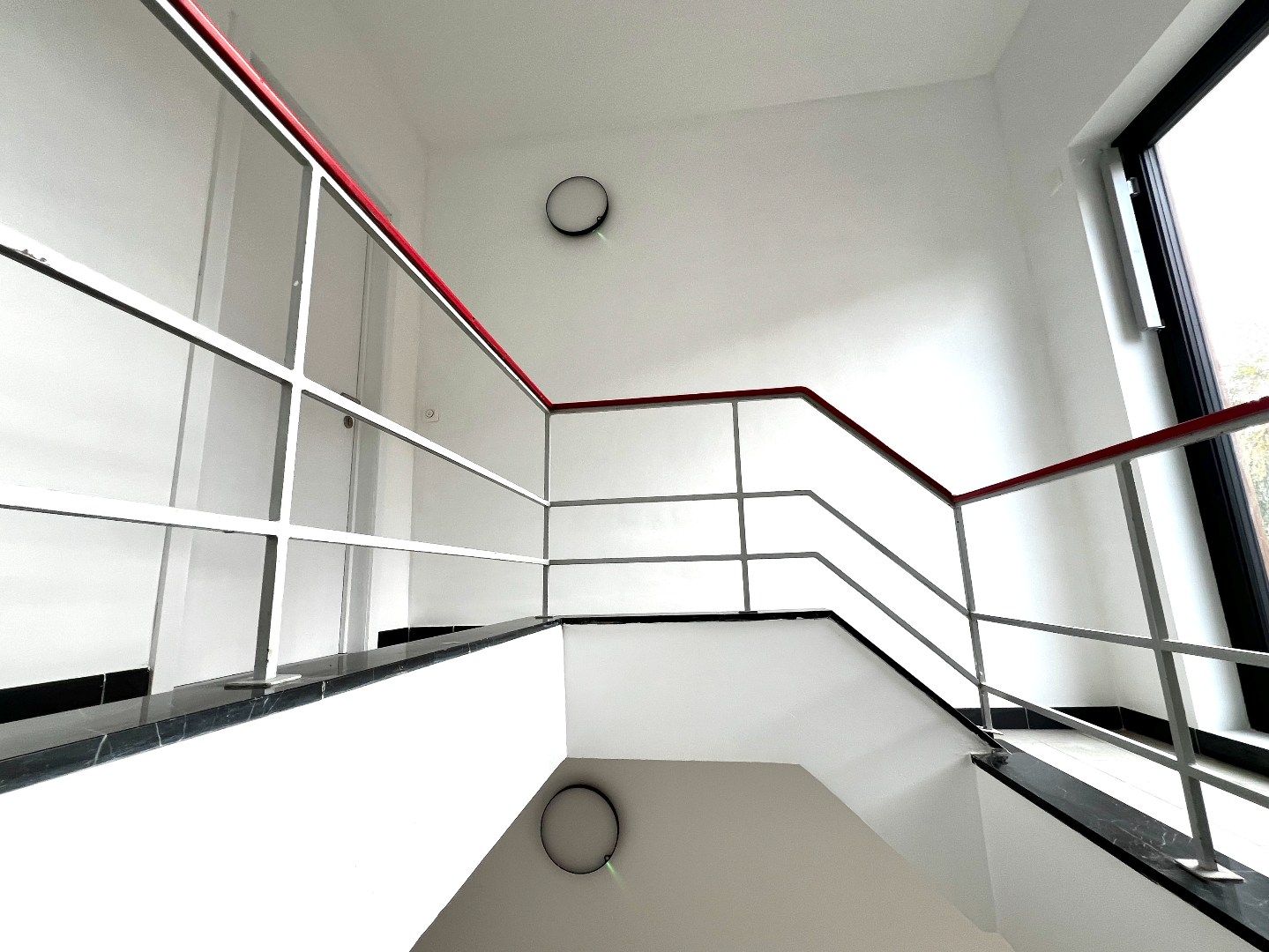 Energiezuinig en instapklaar appartement te huur in hartje Harelbeke! foto 4