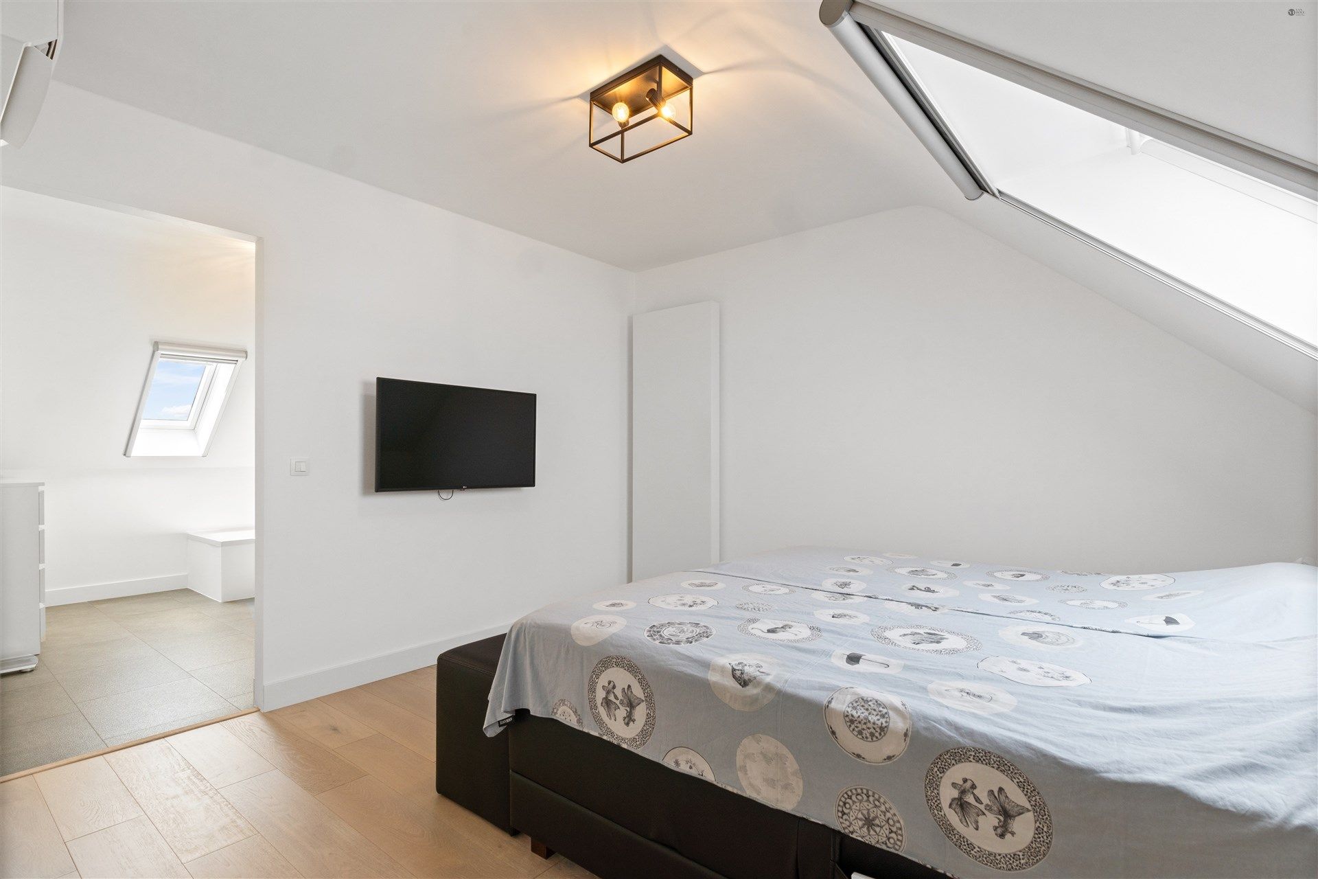 Top afgewerkte woning met 5 slaapkamers en 2 badkamers foto 28