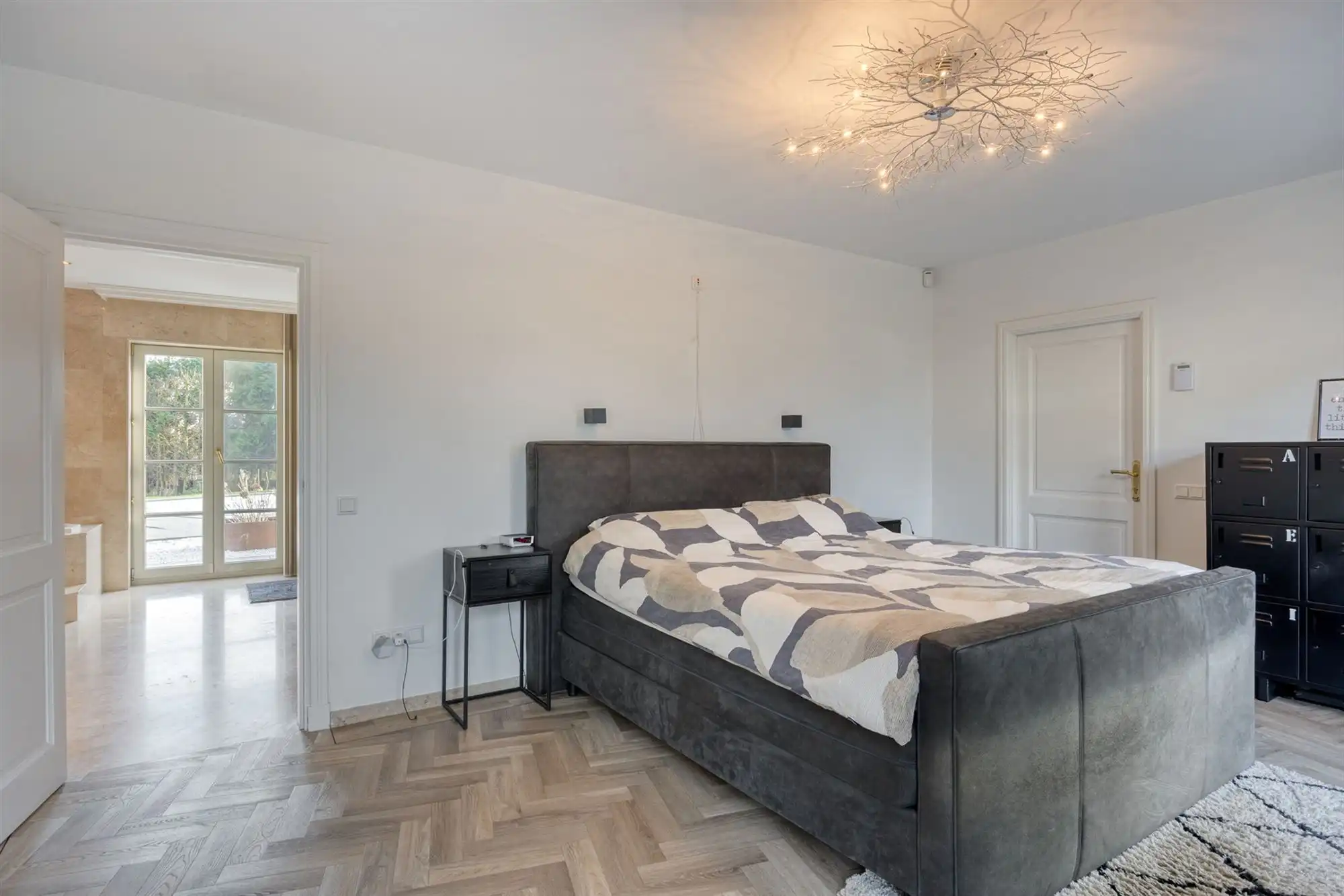 Instapklare tijdloze villa met 5 slpks op ca. 2000 m² foto 27