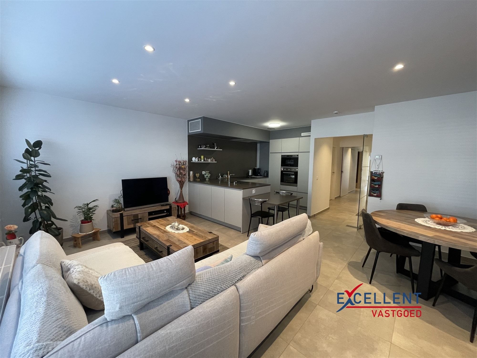 Recent gelijkvloers appartement te huur op de Markt Gavere  foto {{pictureIndex}}