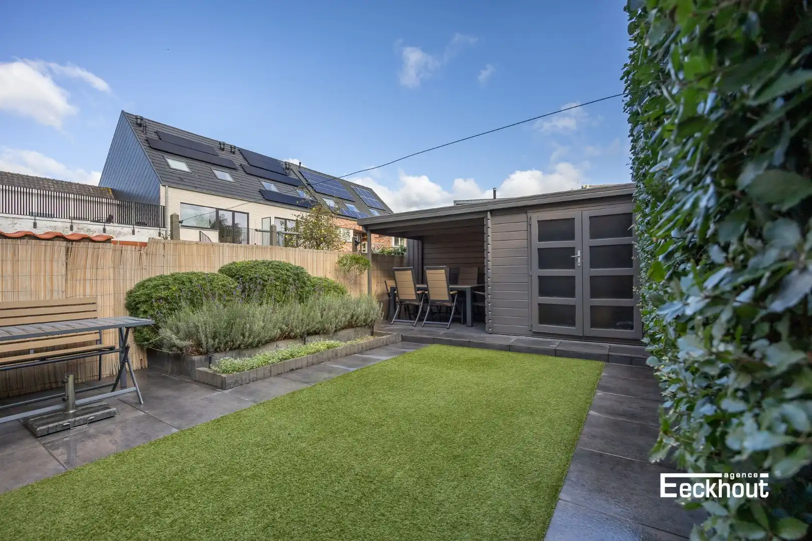 Hoofdfoto van de publicatie: Instapklare woning met zonnige tuin op zeer gunstige ligging!