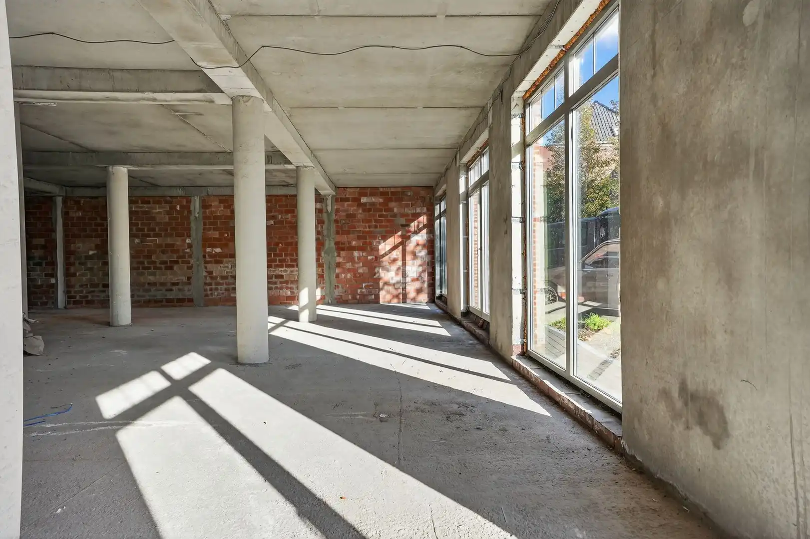 Casco handelsruimte met garage in het centrum van Oostrozebeke! foto 8