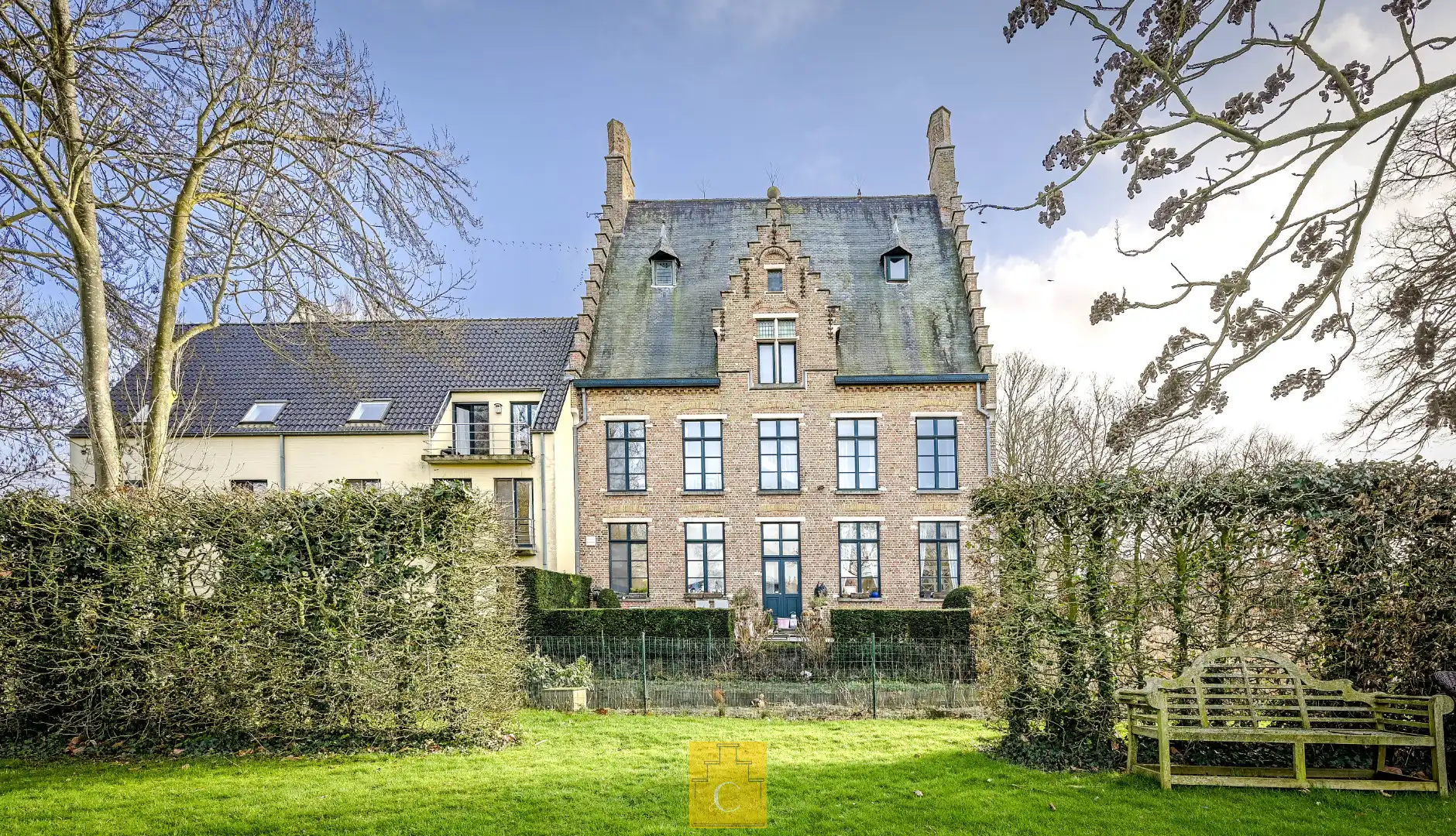 Volledig vernieuwde serviceflat met zonnig terras in een groene oase nabij het centrum van Brugge foto 2