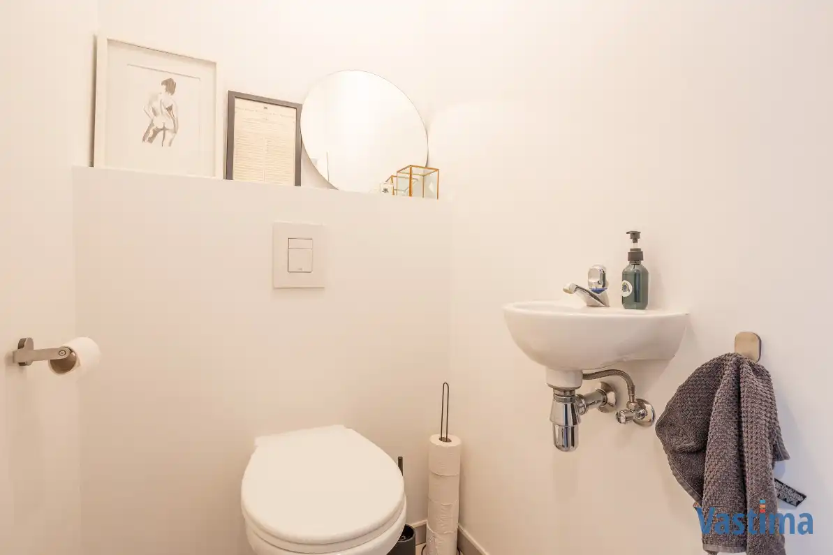 Woning in de stadsrand met 2 slaapkamers, dressing en tuin foto 9
