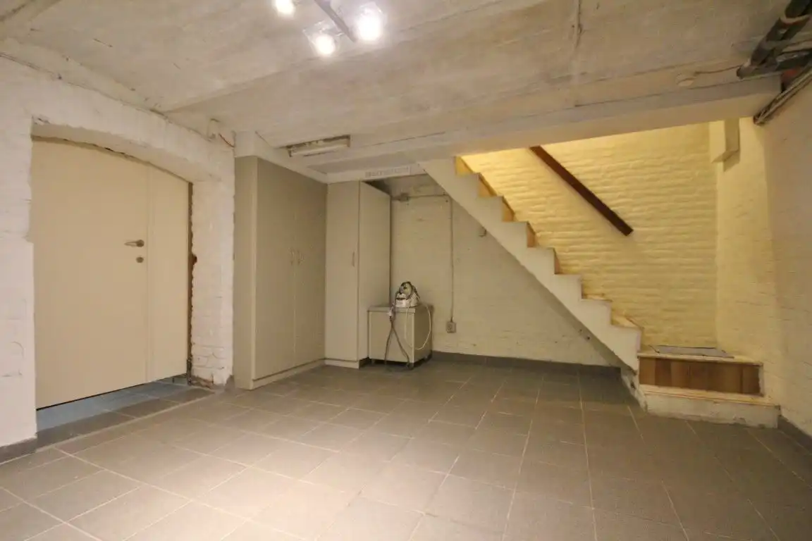 Zeer ruime woning net buiten het stadscentrum! foto 39