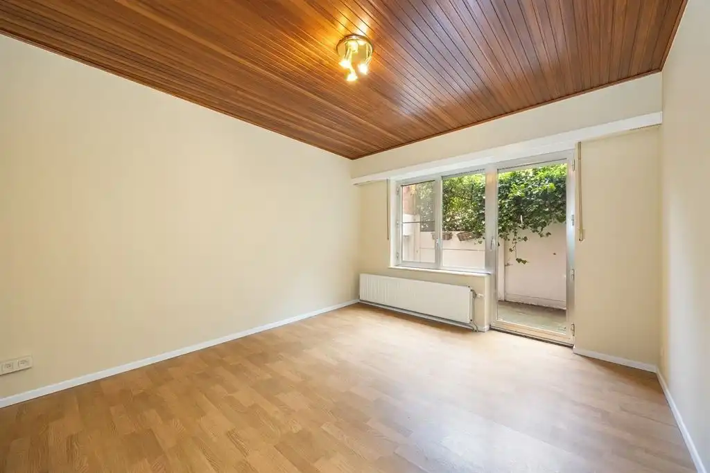 Instapklaar gelijkvloersappartement met stadskoer foto 7