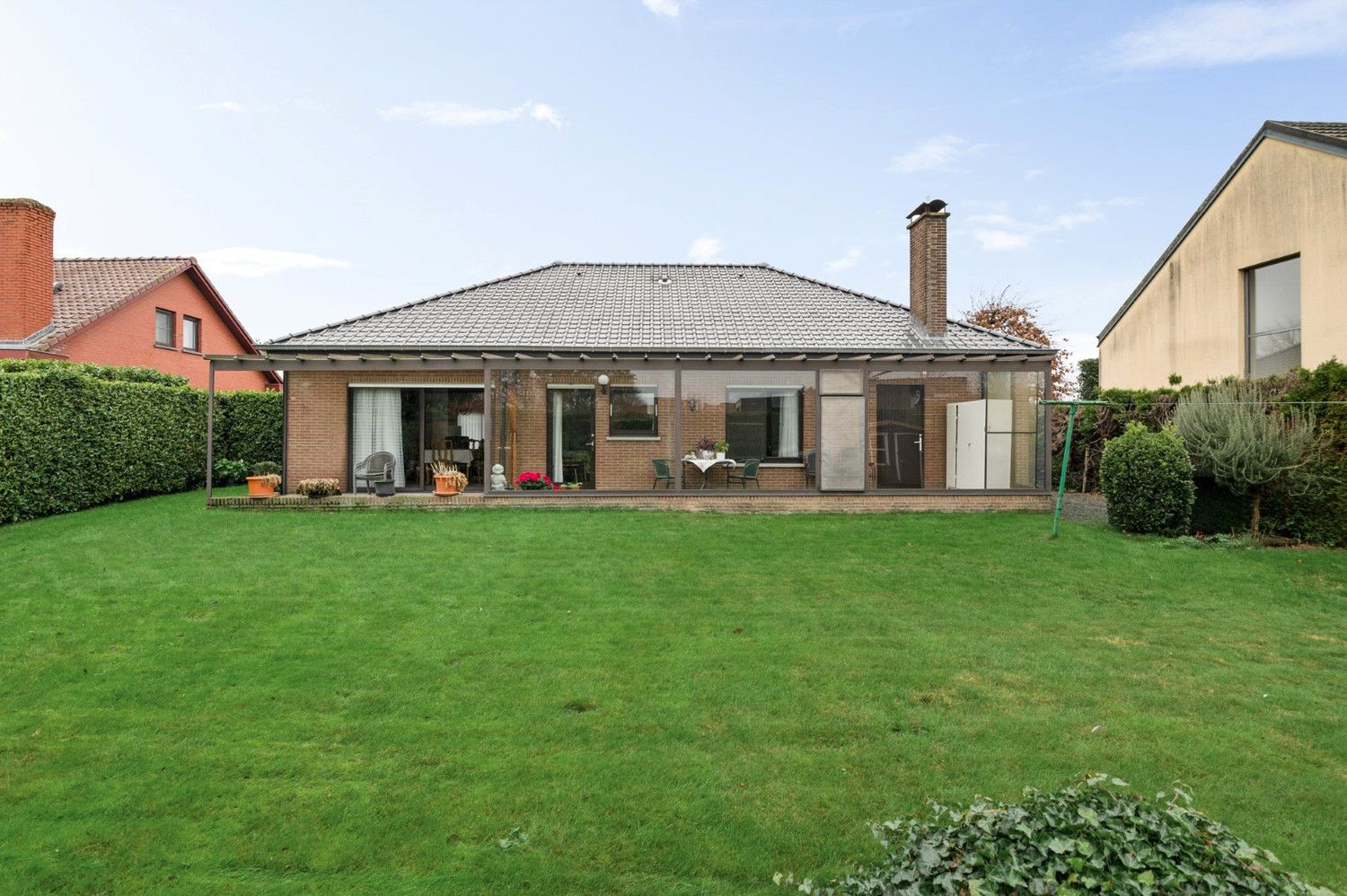 GOED ONDERHOUDEN LAAGBOUW VILLA OP TOPLOCATIE! foto 18