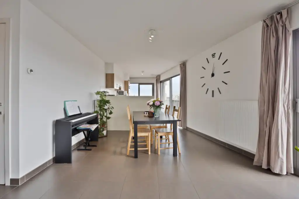 Hoekappartement met twee slaapkamers en ruim zonneterras. foto 9