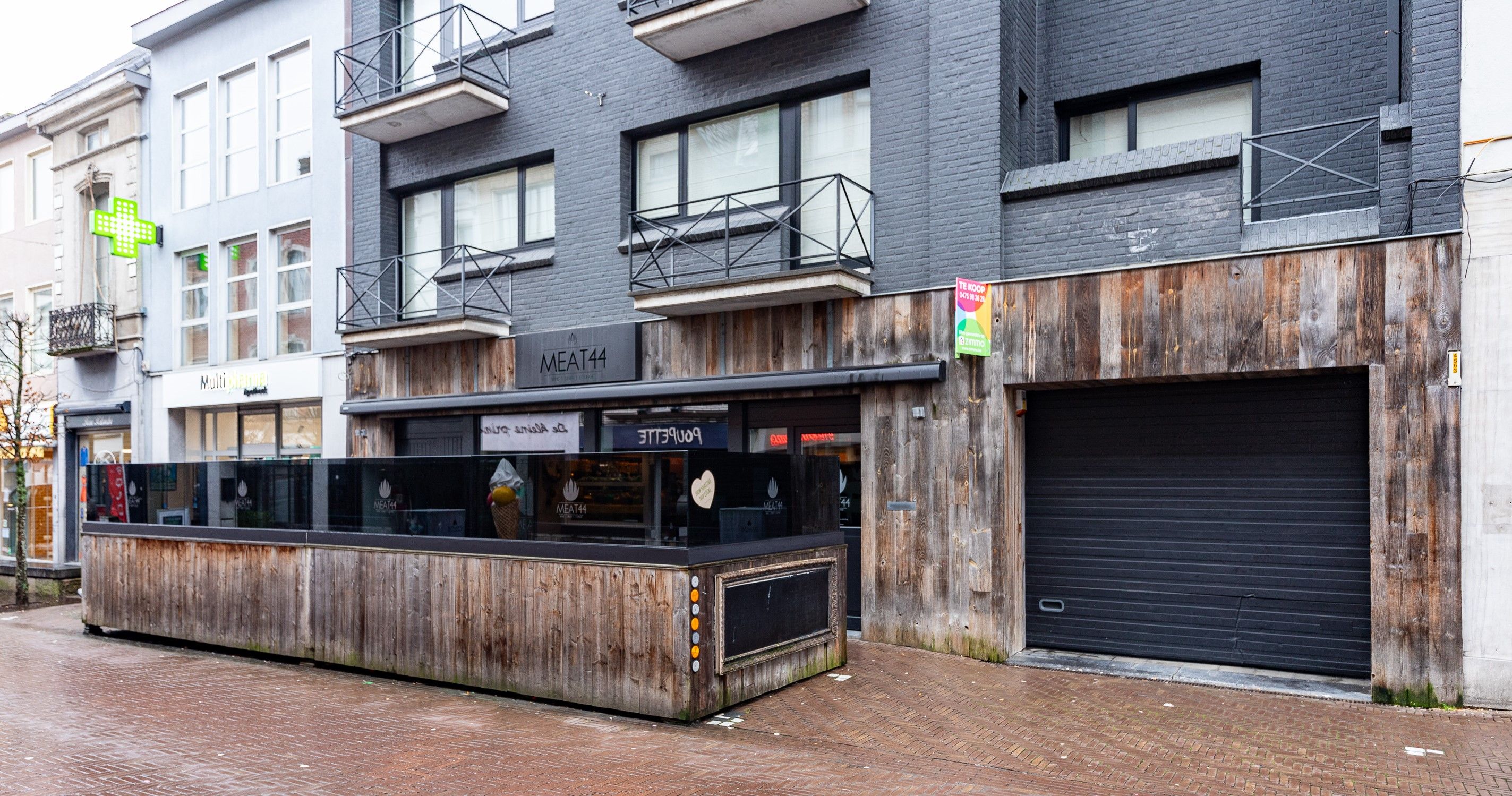 Prachtig vernieuwde opbrengsteigendom gelegen op een toplocatie in Zottegem.  foto 1