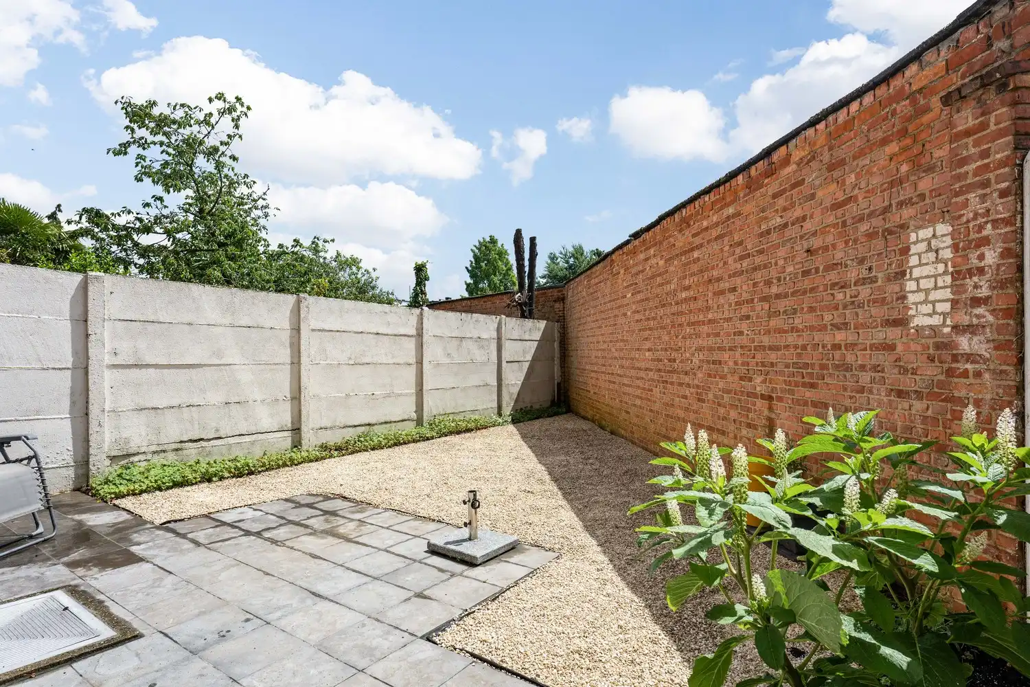 Instapklaar gelijkvloers appartement met zonnige tuin foto 15
