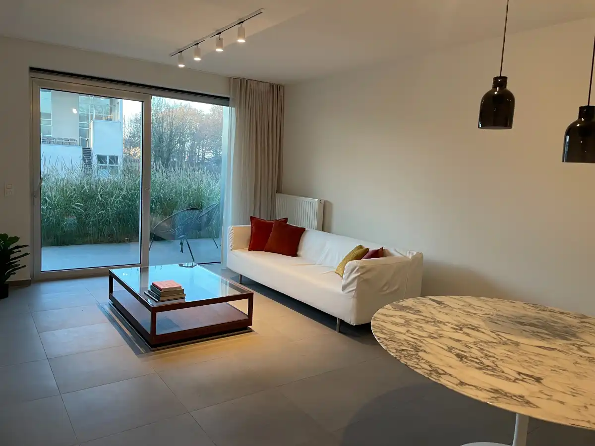 NIEUW MODELAPPARTEMENT - Eén-slaapkamer GELIJKVLOERS nieuwbouw appartement foto {{pictureIndex}}