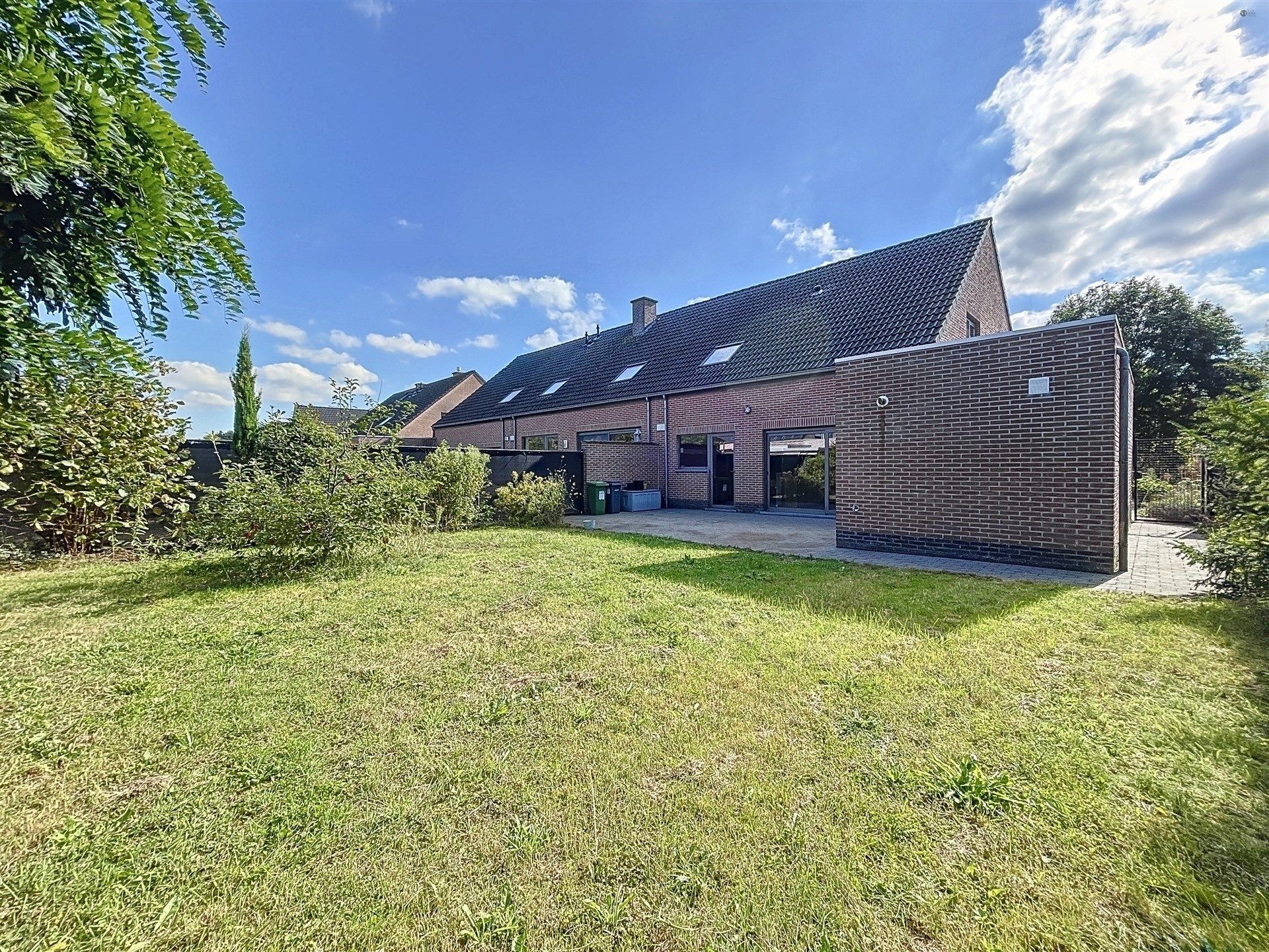 Prachtige half open bebouwing met 4 slaapkamers en garage op 382m² grond foto 24