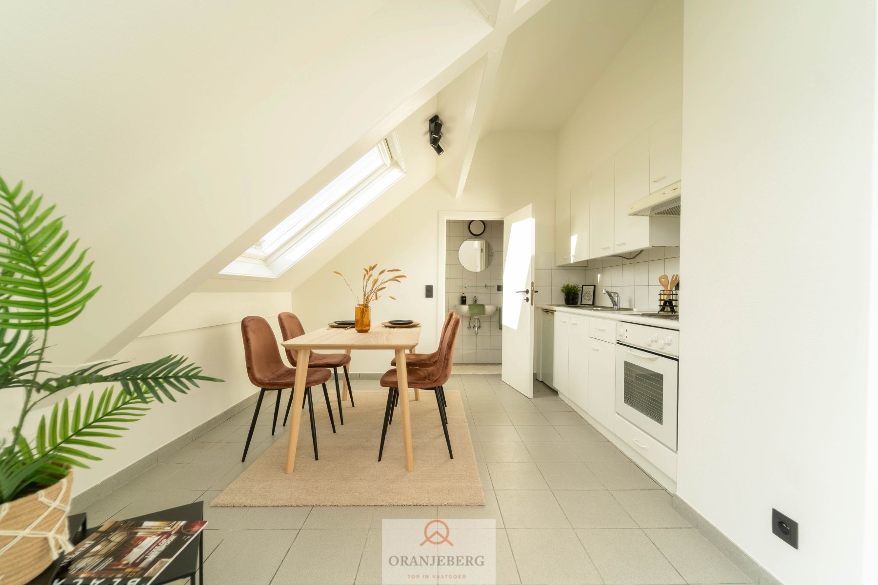 Lichtrijke studio met terras Sint-Amandsberg! foto 2