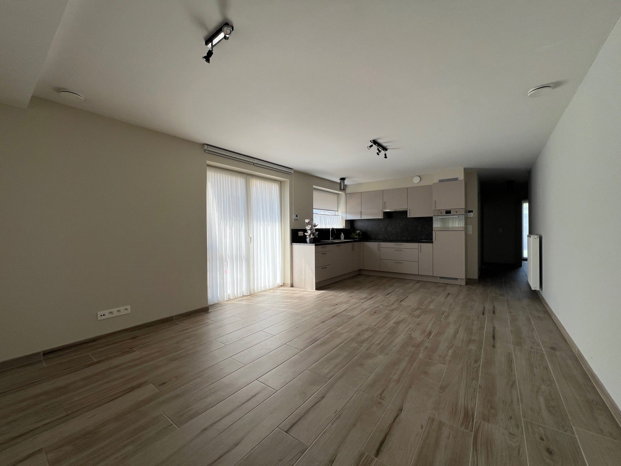 Instapklaar gelijkvloers appartement met 2 slaapkamers en tuin. foto 2