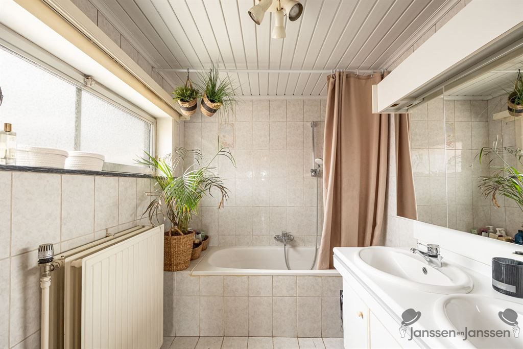 Instapklare woning met gezellige tuin foto 13