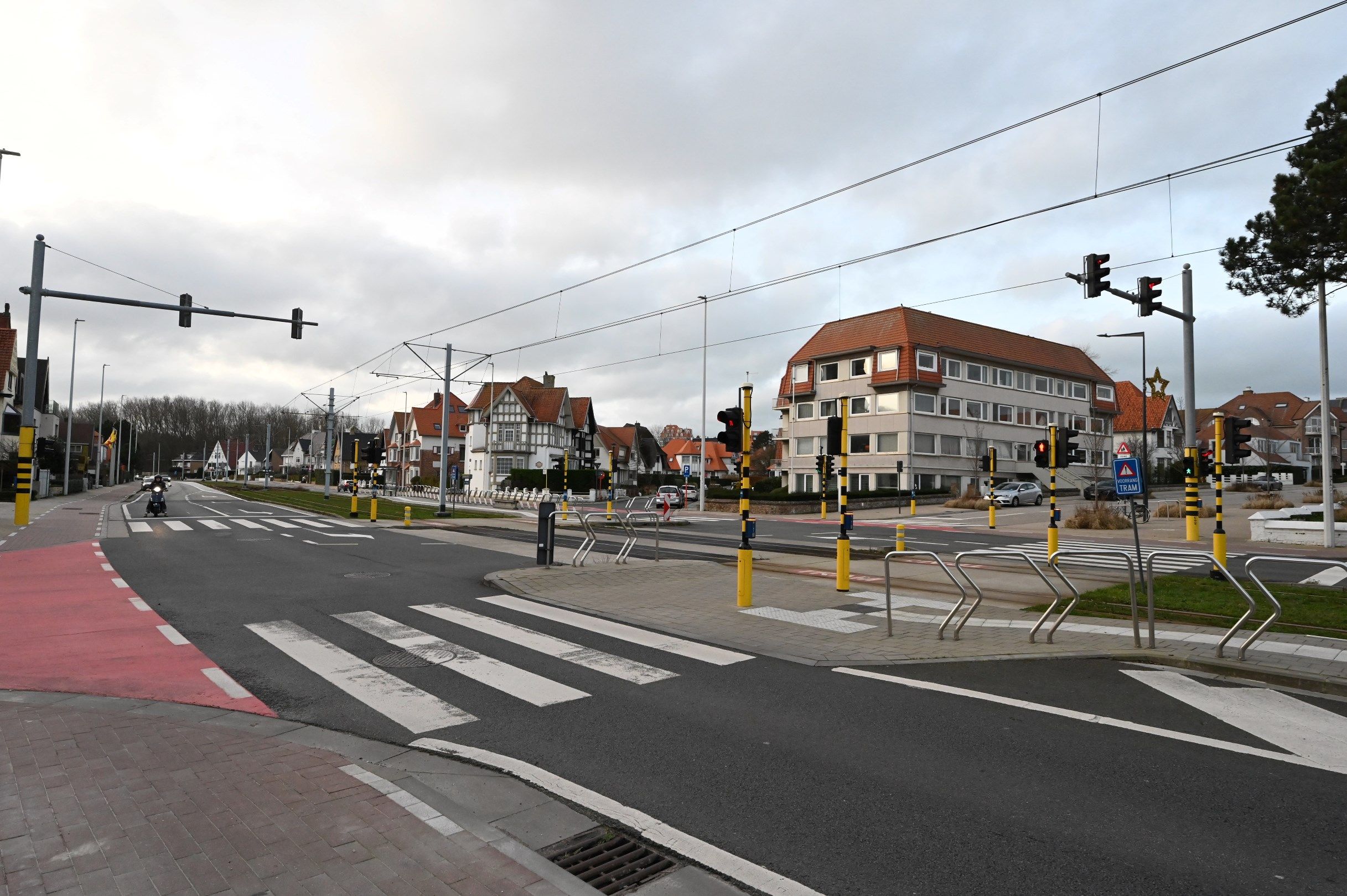 Alleenstaande charmante villa met 6 slaapkamers gelegen midden in het hartje van Duinberge foto 24