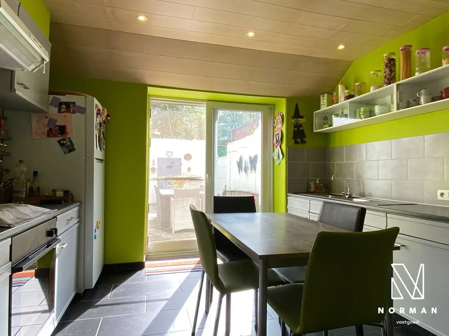 Halfopen woning met 3 slaapkamers, bijgebouw/atelier en grote voorkamer voor eventuele handelszaak foto 11