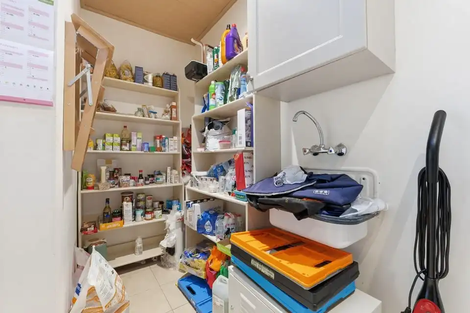 KNAP GERENOVEERDE GEZINSWONING MET 3 SLKS, TUIN EN CARPORT IN JEUK foto 18