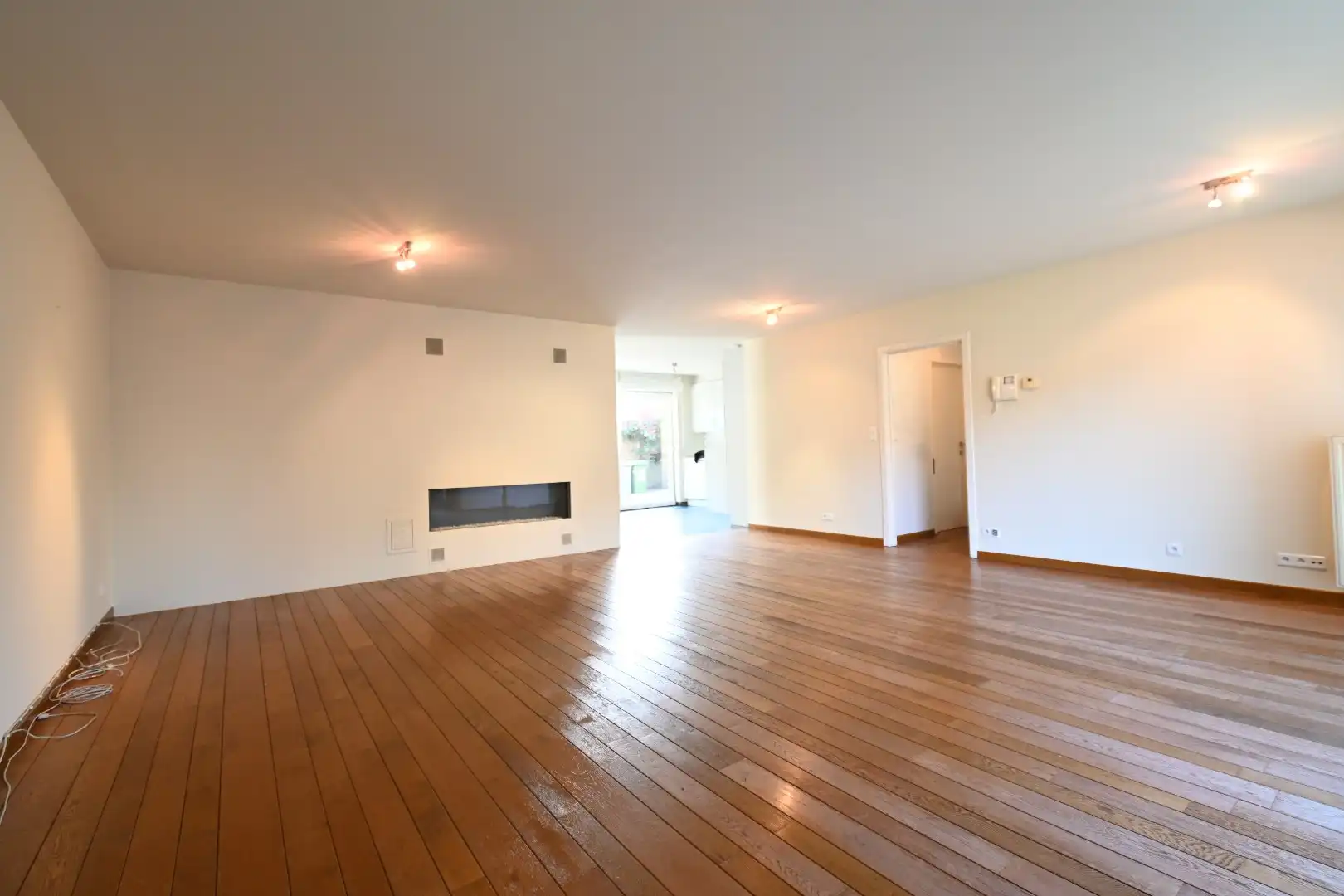 Degelijk 2-slaapkamer gelijkvloersappartement met autostandplaats + in hartje Bilzen foto 6