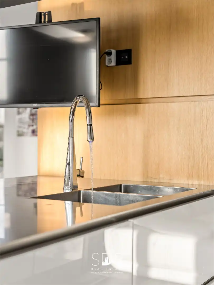 Prachtige villa in hoevestijl met bijgebouwen en graslanden op 89.070m² foto 10