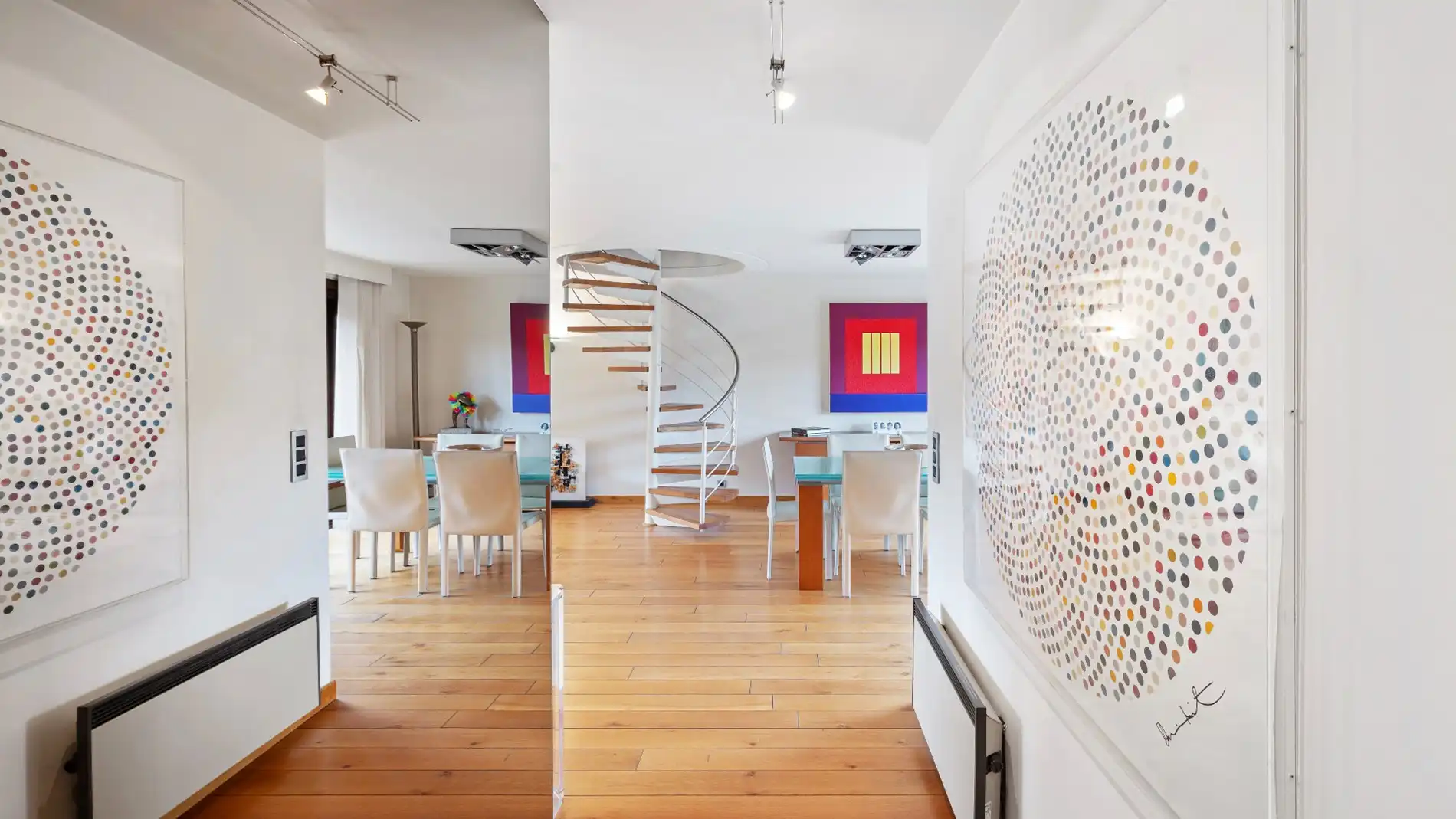 Ruim duplex dakappartement met uitzonderlijke terrassen, gelegen vlakbij de Zeedijk. Ruime box op GLV foto 2