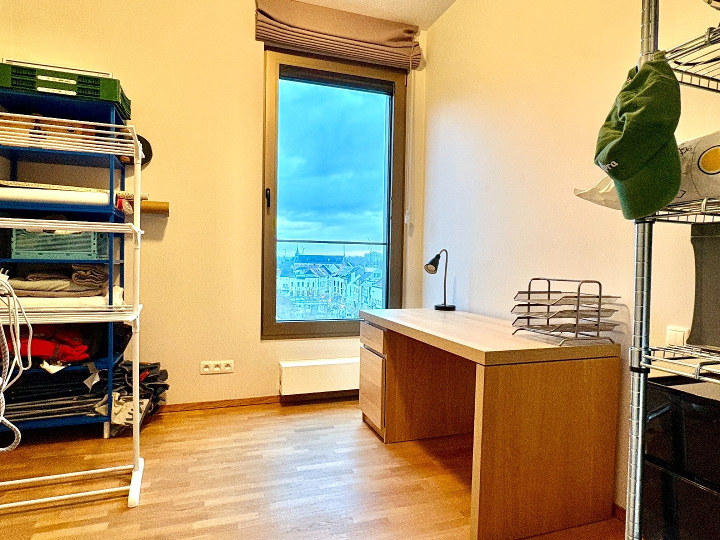 Uitzonderlijk twee slaapkamer appartement met zicht over Kortrijk. foto 14