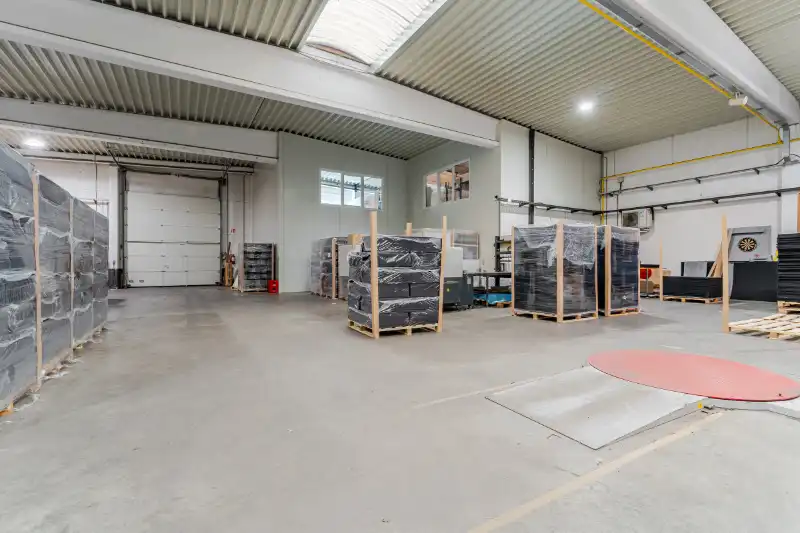 Instapklaar bedrijfsgebouw op strategische ligging te huur in Roeselare foto 12