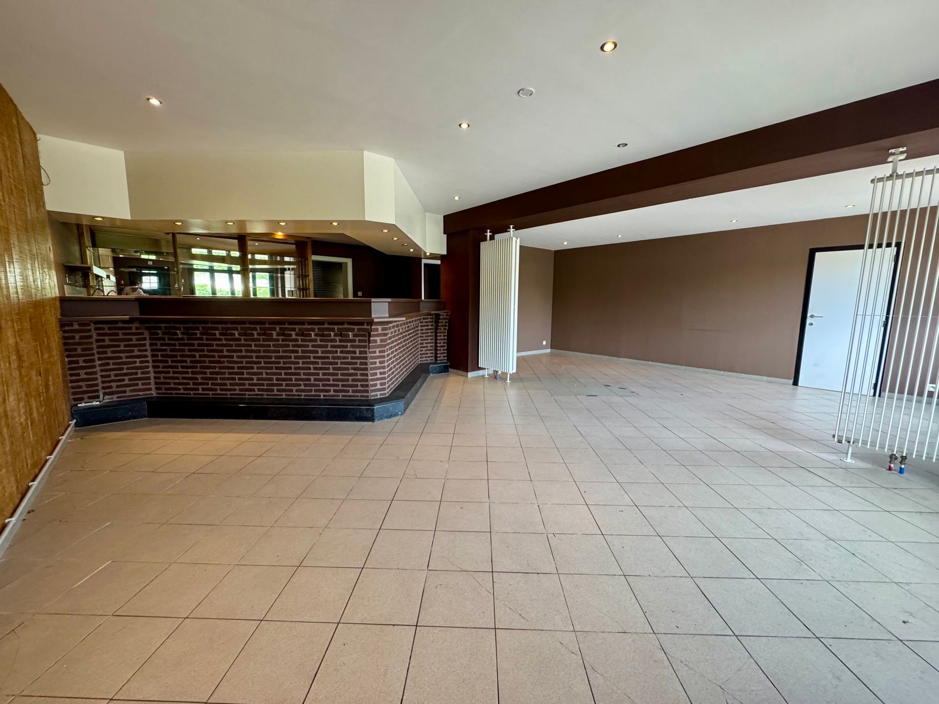 Handelspand met duplex-appartement te Langdorp foto 5