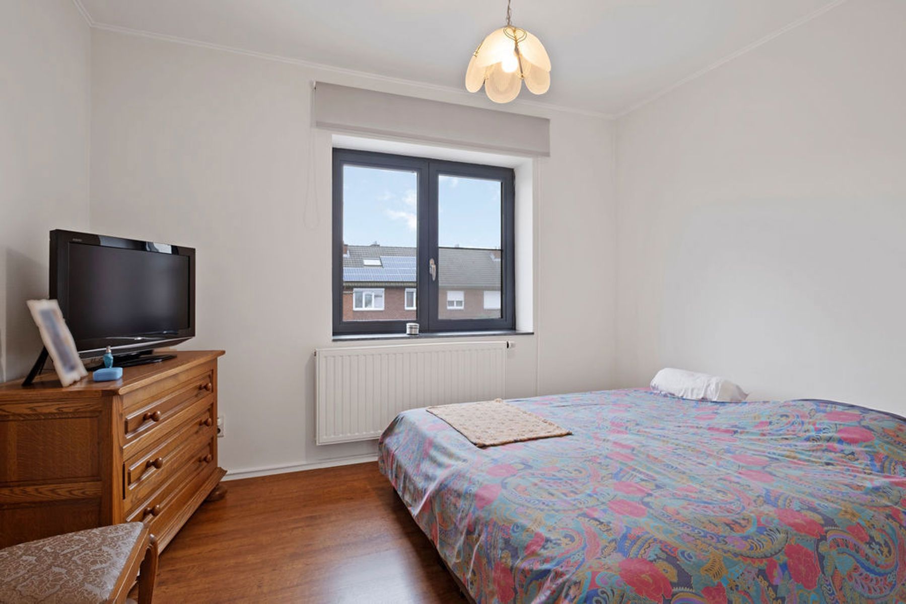 Gezinswoning met potentieel voor extra kamers en badkamer! foto 16