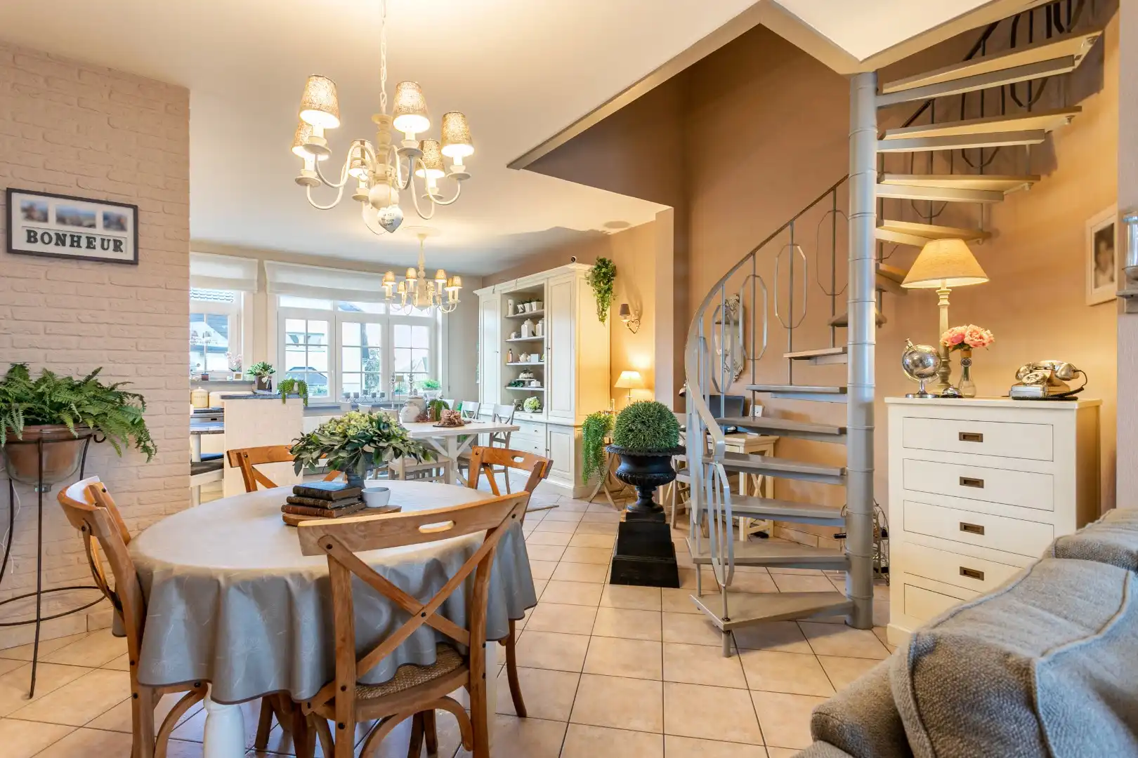 Bel-étage te koop met 3 slpks, terras en garage op +- 4,5are foto 8