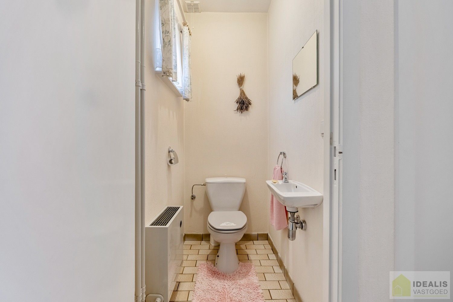 IDEALIS VASTGOED - INSTAPKLARE GEZINSWONING OP EEN RUSTIG PERCEEL VAN 12A 46CA MET 3 KNAPPE SLAAPKAMERS foto 13