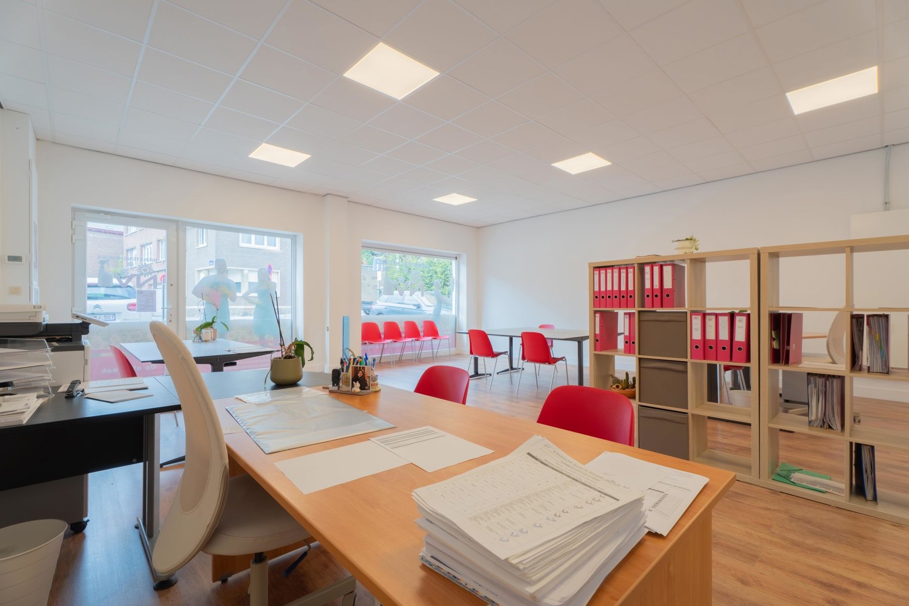 Uitstekend gelegen handelspand van 103 m² foto 2