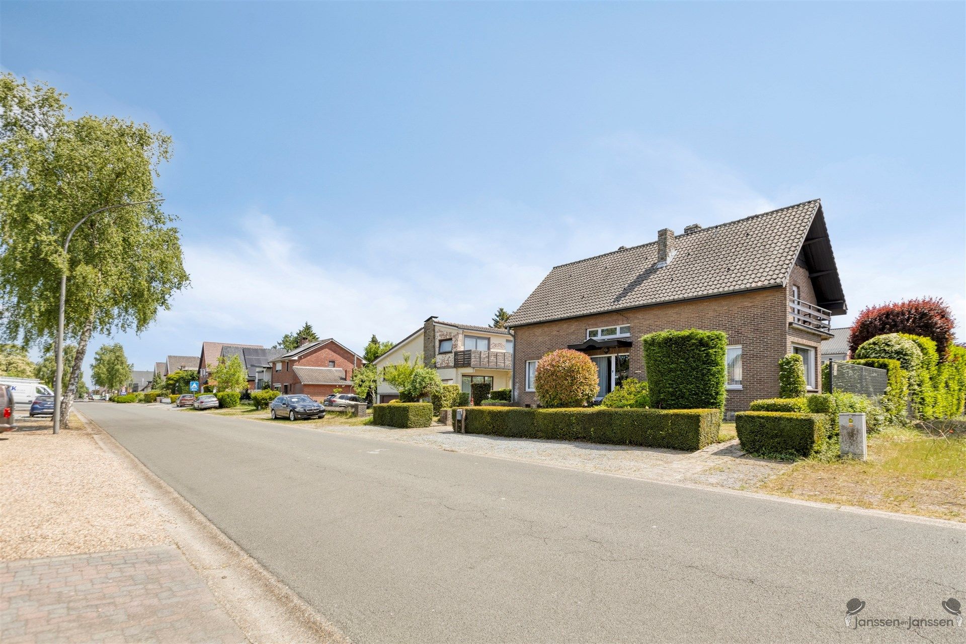 Karaktervolle gezinswoning met 5 slaapkamers en eindeloos potentieel te Leopoldsburg foto 2