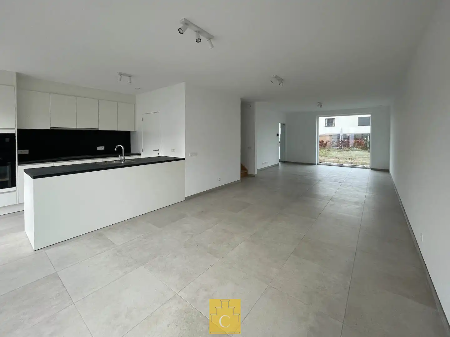 Halfopen nieuwbouwwoning met garage in Varsenare foto 2